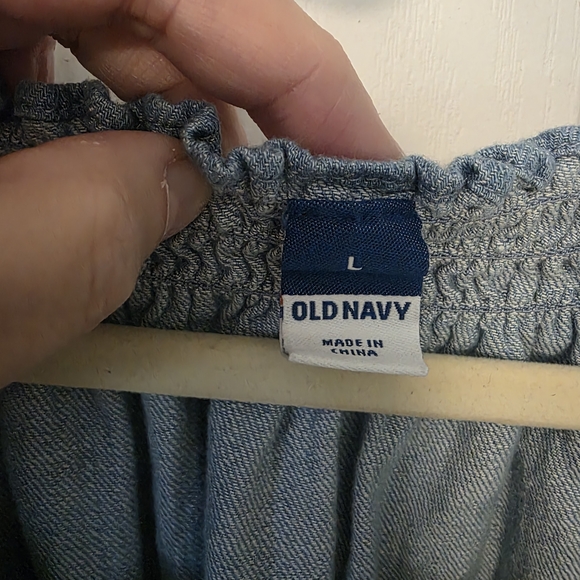 OLD NAVY Chambray Smocked Women's Top Size L - Picture 2 of 8